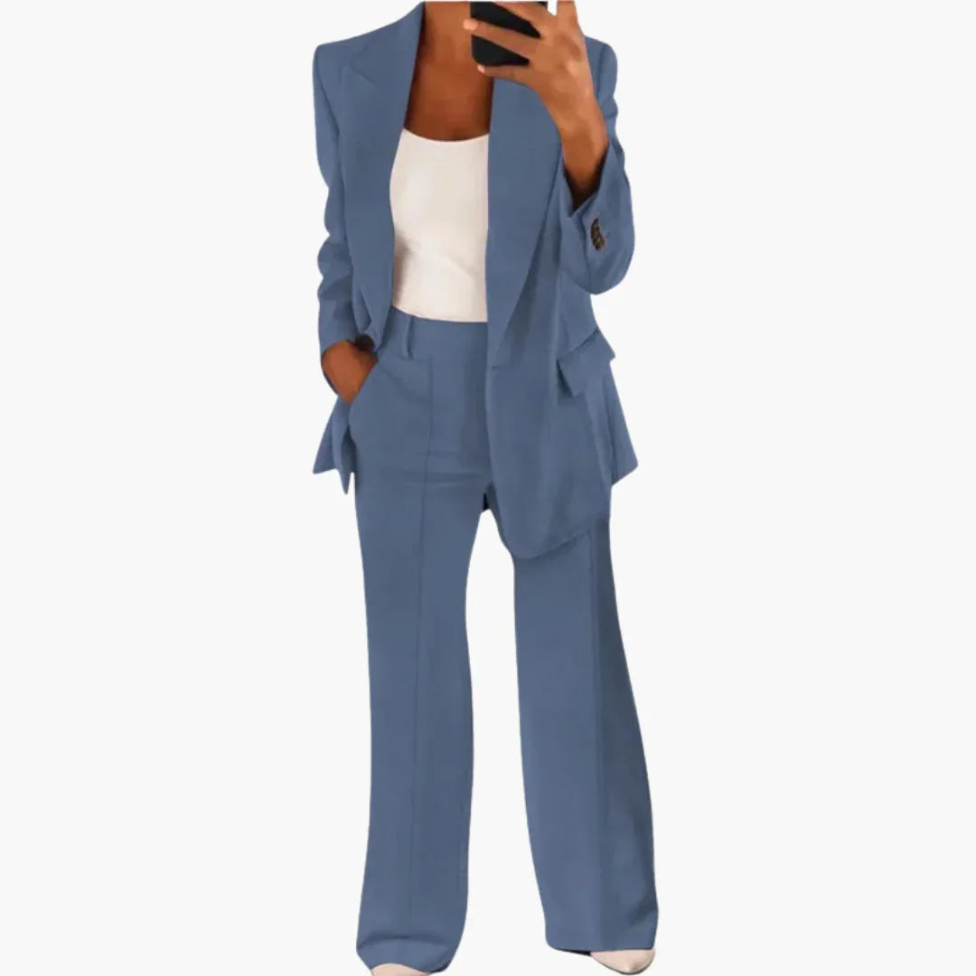 Garnitur damski dwuczęściowy z długą marynarką i szerokimi spodniami