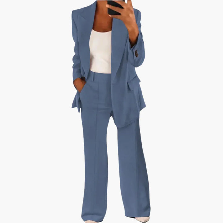 Garnitur damski dwuczęściowy z długą marynarką i szerokimi spodniami