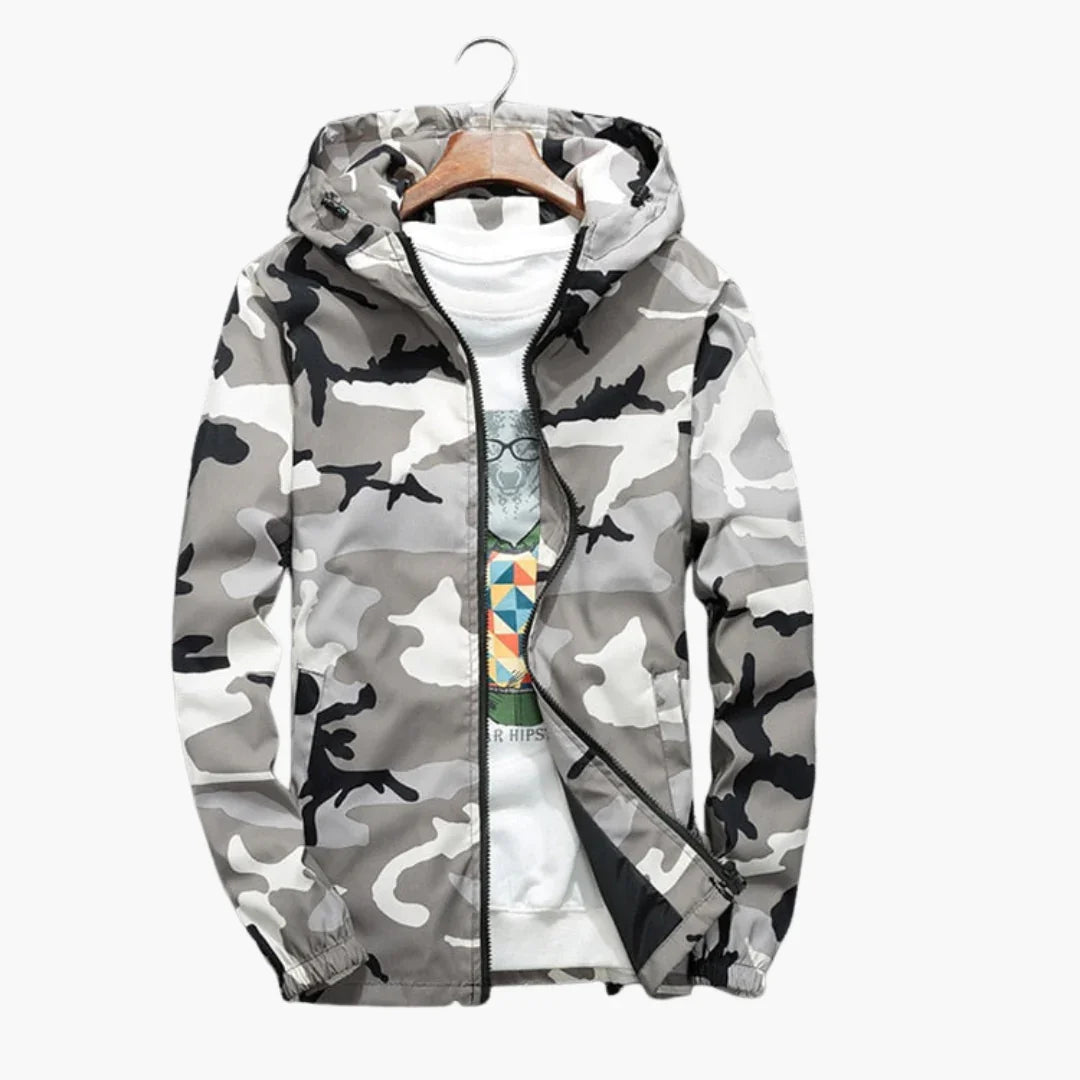 Męska kurtka z kapturem w kamuflażu i przednim zamkiem błyskawicznym