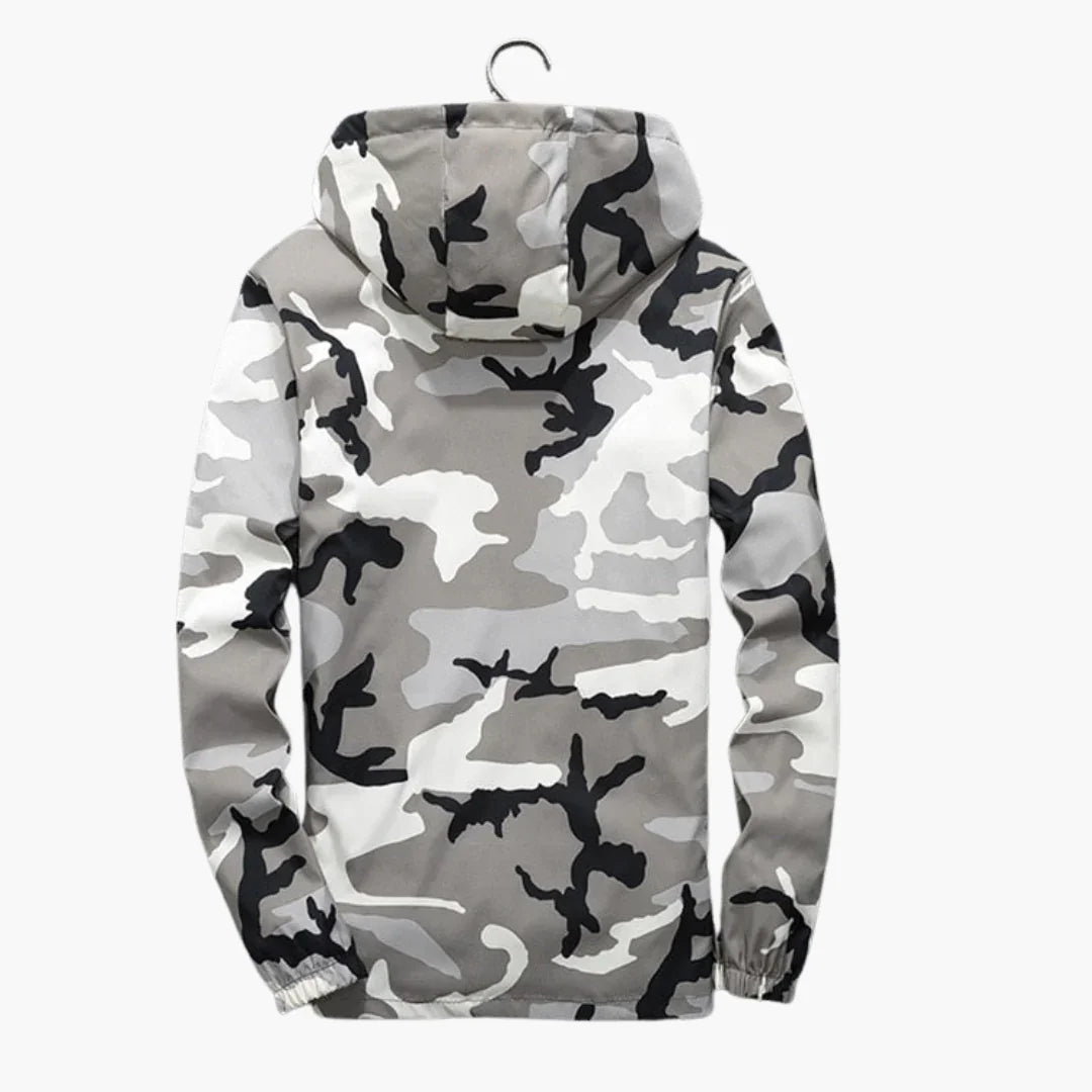 Męska kurtka z kapturem w kamuflażu i przednim zamkiem błyskawicznym