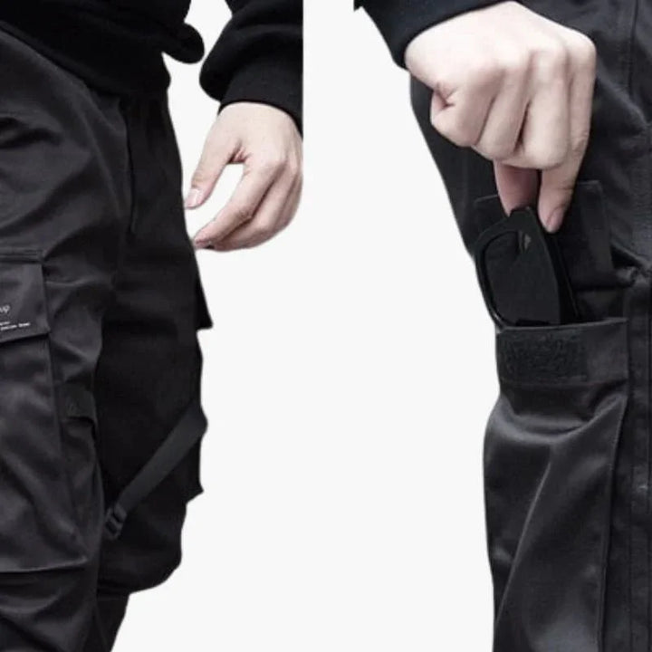 Męskie spodnie cargo typu jogger z regulowanymi paskami i kieszeniami bocznymi